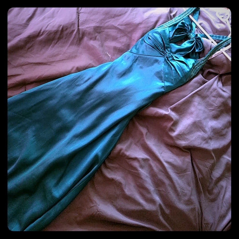 Full-Length Sleek Teal Prom Dress